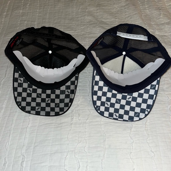 Set of two adjustable Vans trucker hats - Picture 3 of 13